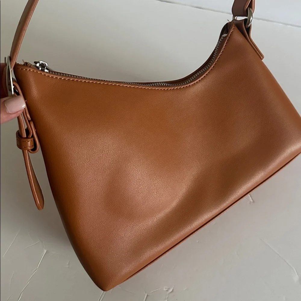 Elegant Tan Shoulder Bag